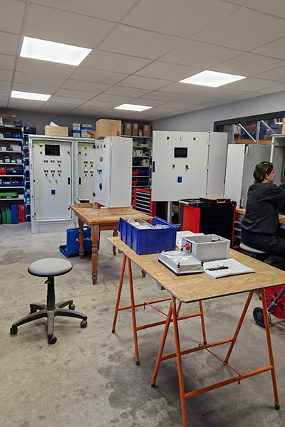 Fabrication d'armoires électriques dédiées au pompage